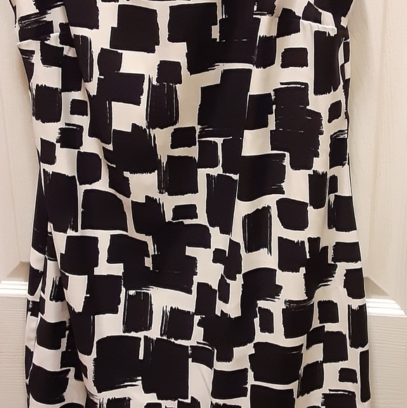 Ladies  dress - Picture 2 of 4